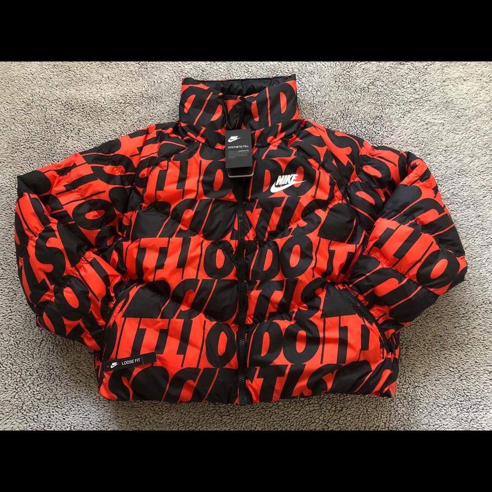 BRAND NEW NIKE puffer coat!